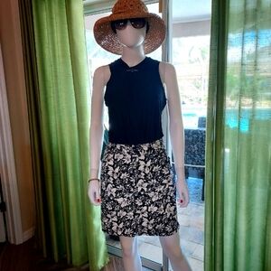 Chaps Cotton Blend 4 Pocket Skirt in a Floral Navy & Cream Design.